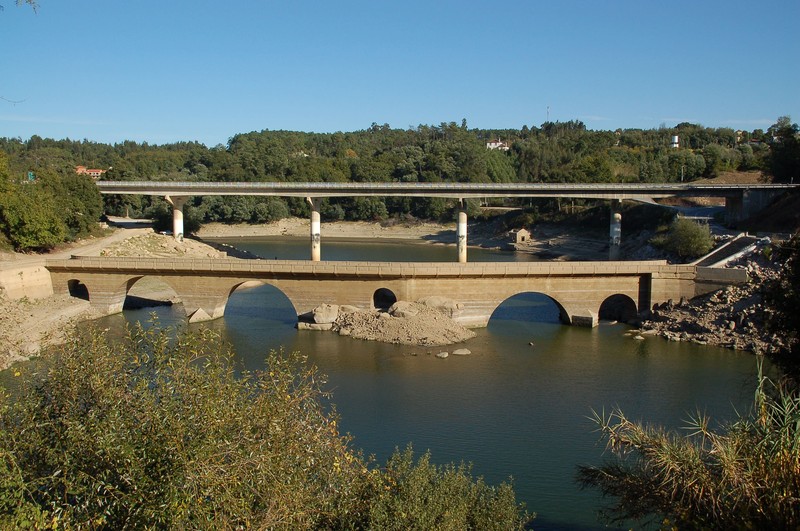 Santa Comba Dão rio Dão ponte nova e velha 311007